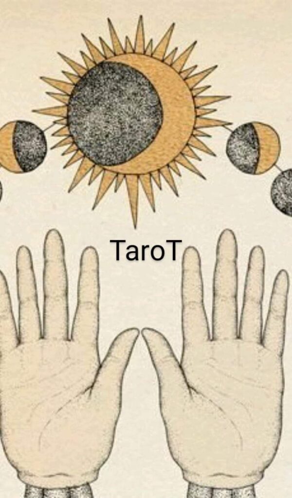 Sesión de tarot con cartas dispuestas en una mesa durante una lectura.
